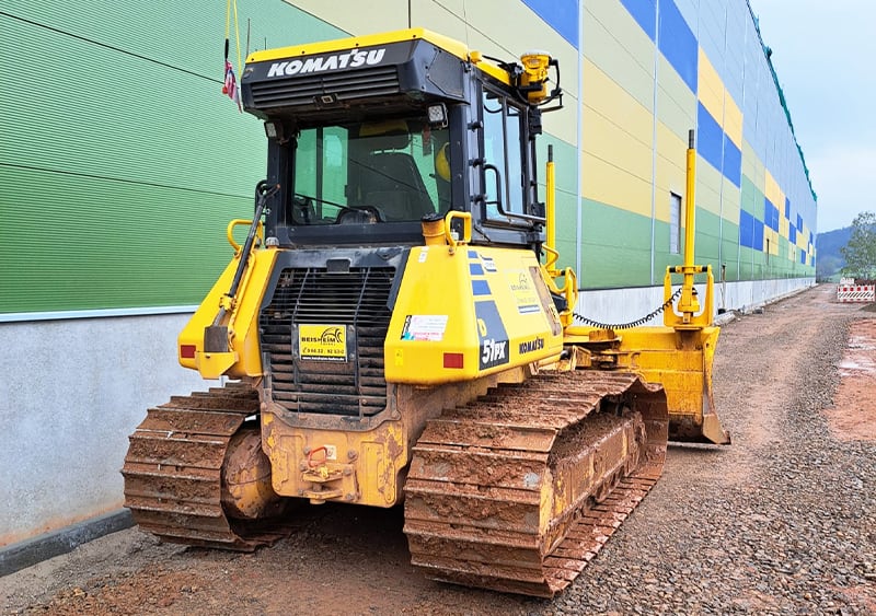 Dozer equipped with Trimble MS976 GNSS Smart Antennas