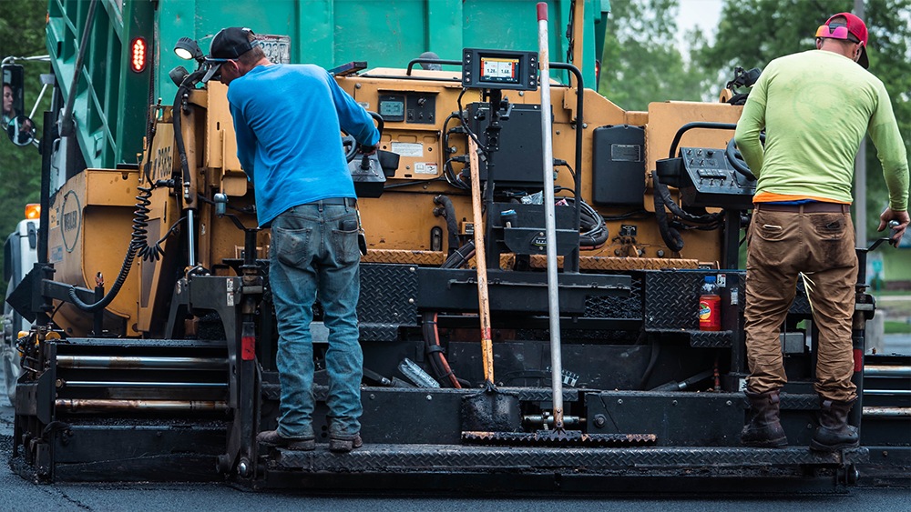 Buck Brothers Asphalt Paver with Trimble Roadworks