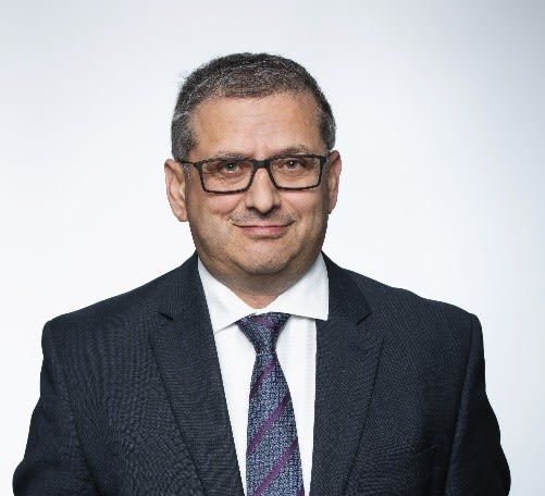 Portrait d’Aidin Kerem, diplômé du MBA pour cadres de Telfer.