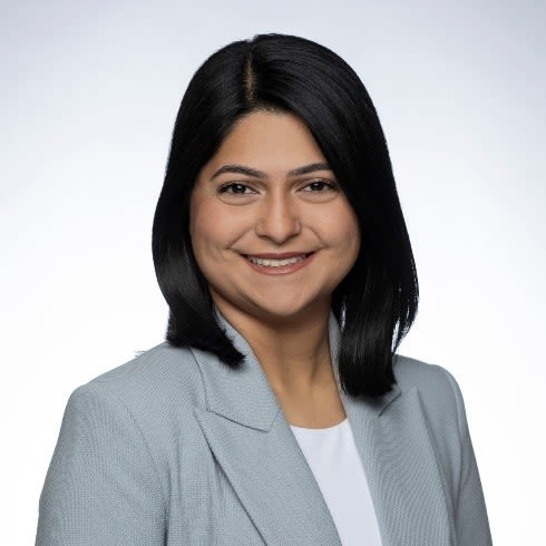 Portrait de Syeda Afrina, diplômée du MBA pour cadres de Telfer.