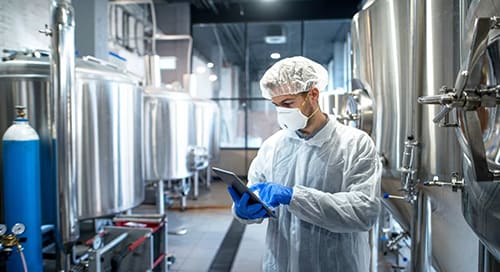 Fabrication pharmaceutique en 2025: défis et tendances des technologies émergentes