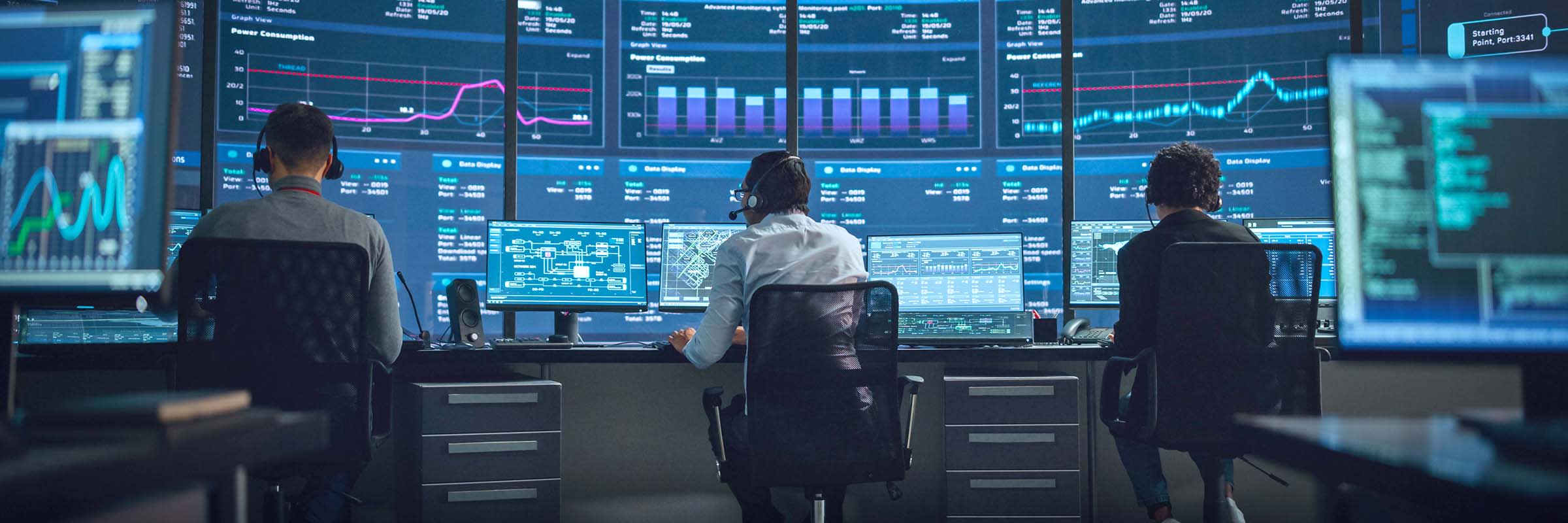 Bell employees working in a data centre to review a company’s security compliance and protection. 