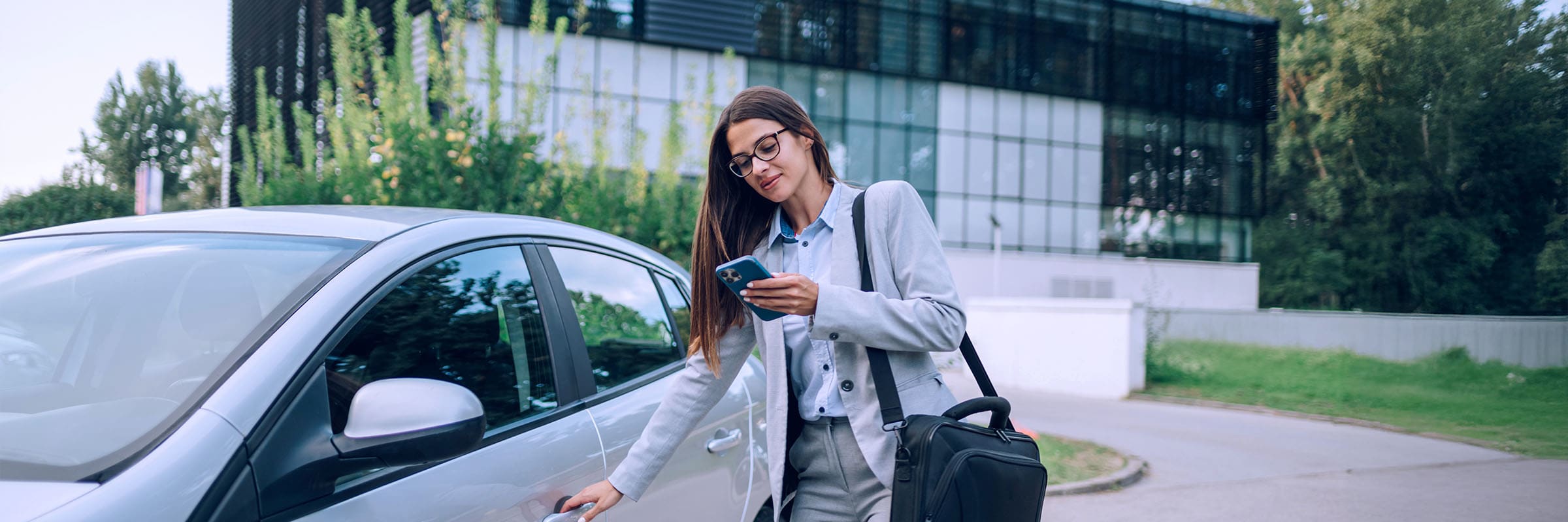 A driver leverages Fortin Electonic Systems’ EVO-START mobile remote-control system powered by Bell’s connectivity.