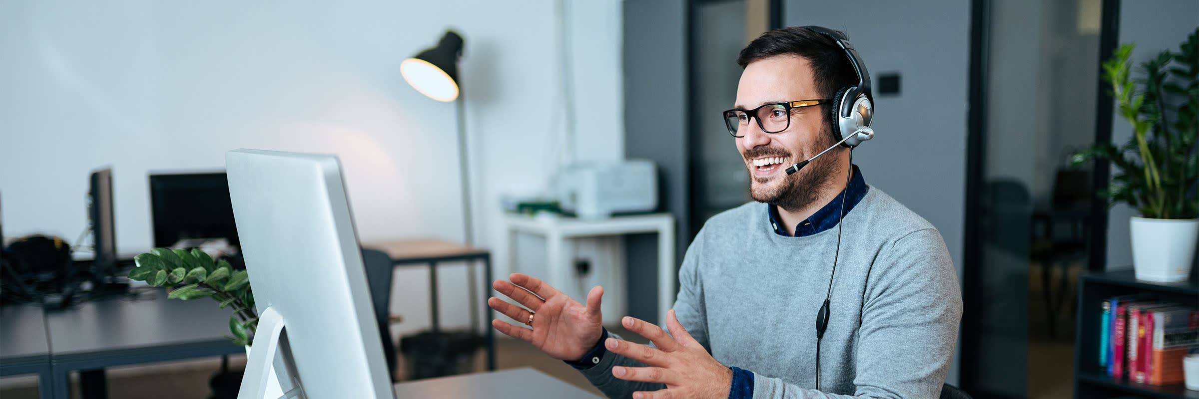 Employee using Workplace from Bell and Zoom at home.