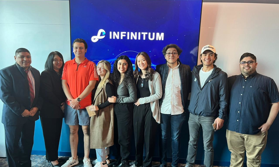 Estudiantes de CPA en finanzas conocen las oficinas de Infinitum