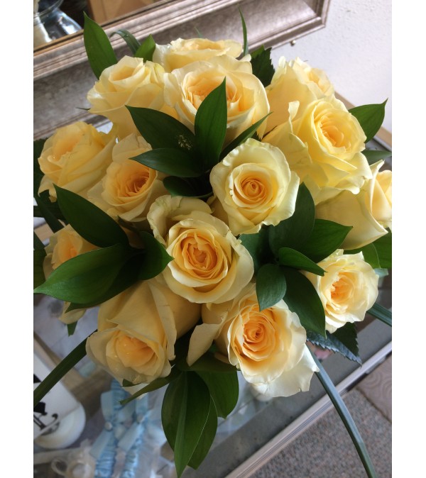 Soft Yellow Rose Bouquet Set