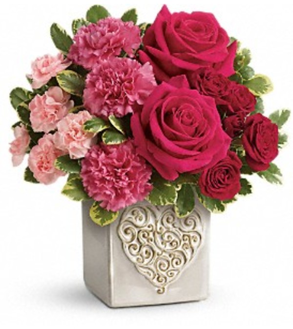 Teleflora's Swirling Heart Bouquet