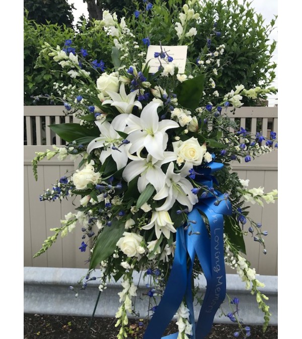 Majestic White and Blue Spray