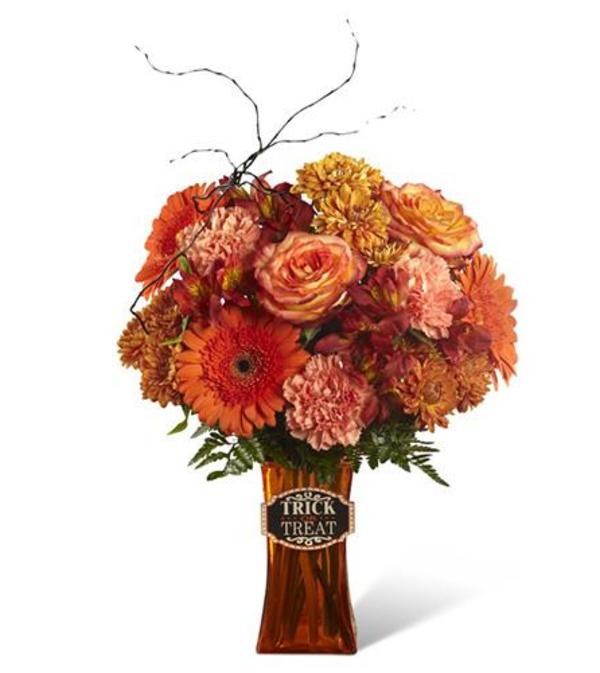 Boo-Quet in Vase