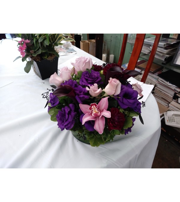 schwartz calla lilies arrangement