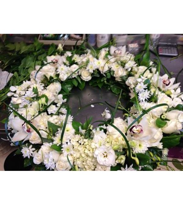 Modern treasured memories wreath