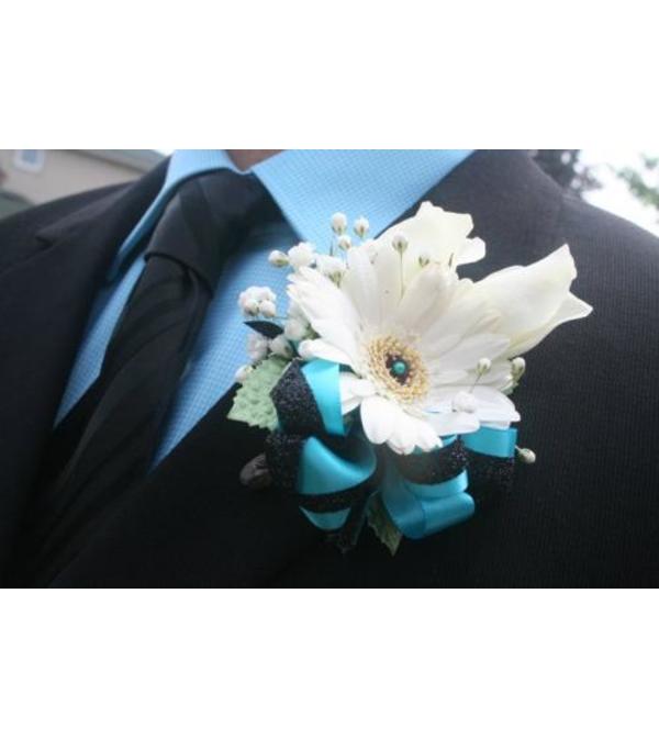 Classic Gerberas Boutonniere