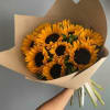 #5 Sunny - Premium. An arrangement by Blossy Flowers.