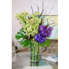 Orquid Elegance - Deluxe. An arrangement by Aventura Blooming Petals.