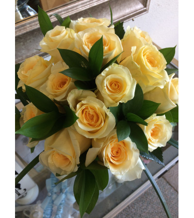 Soft Yellow Rose Bouquet Set Soft Yellow Rose Bouquet Set