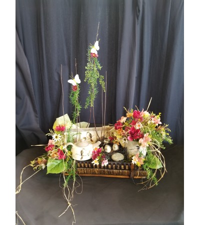 Garden Basket Tea Time with Birds Garden Basket Tea Time with Birds