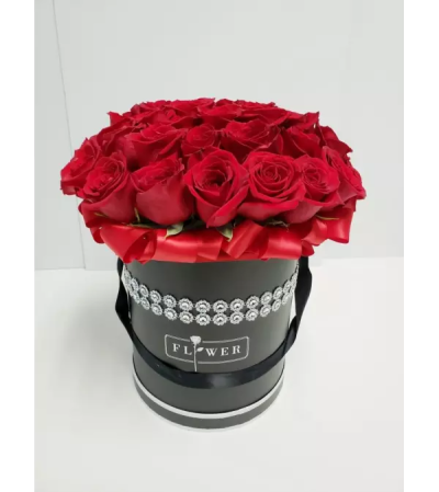 Red Roses in Black Couture Box Red Roses in Black Couture Box