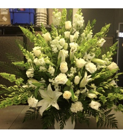 An All White Sympathy Urn An All White Sympathy Urn