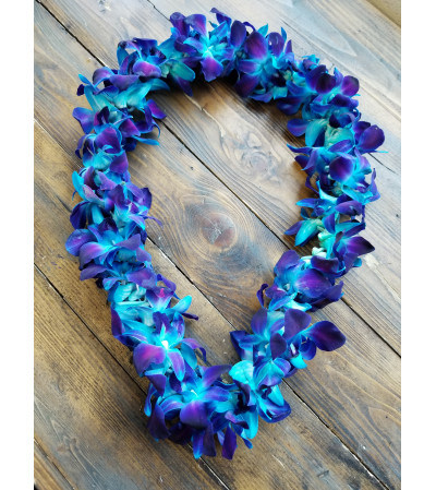 Double blue bombay orchid lei Double blue bombay orchid lei