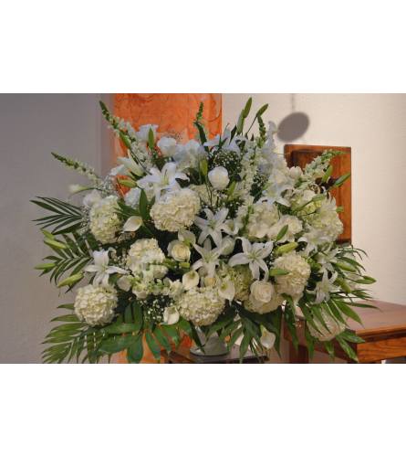 DELUXE ALL WHITE ARRANGEMENT