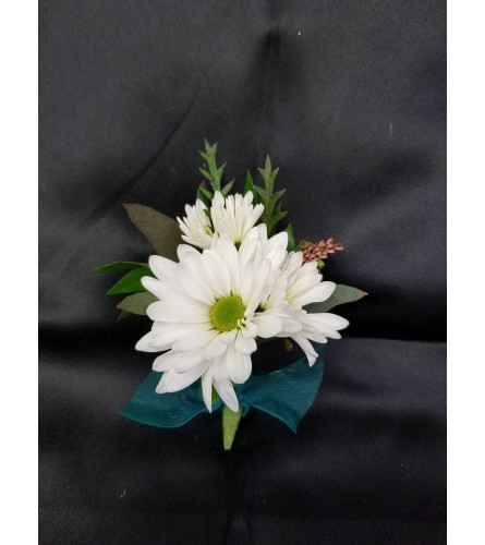 Simply Daisies Boutonniere