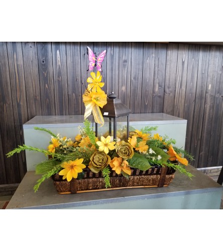 Garden Basket with Lantern