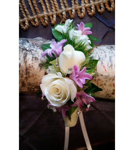 All around bracelet of flowers
