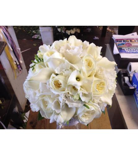 white calla lilies and polo rose bridal bouquet56