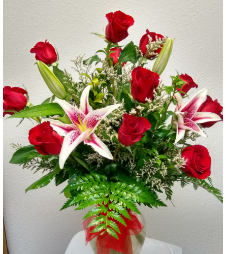 Flowerama Super Deluxe With lilies