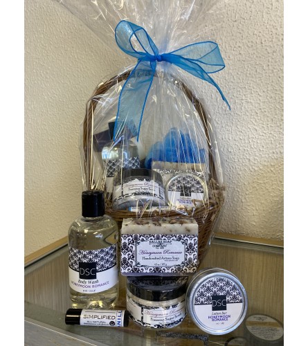 Dallas Soap Company Honeymoon Romance Spa Basket