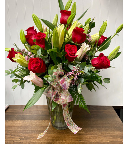 Designer’s Best-Roses & Lilies