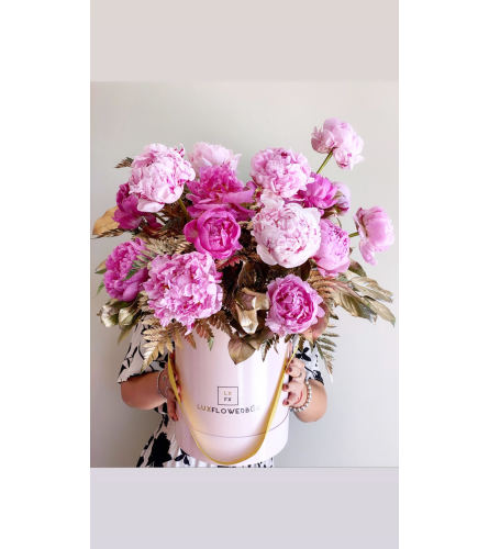 Peonies in August - Deluxe. An arrangement by Lux Flower Box.