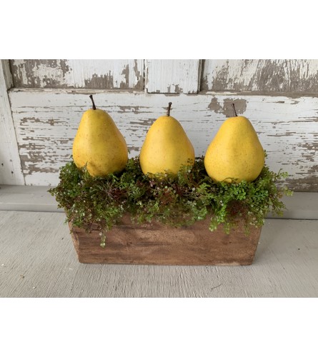 Pear Sugar Mold. An arrangement by Metcalfe Florist and Pleasant View Greenhouses.