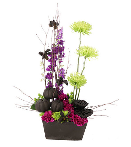 Spoo-ctacular Halloween. An arrangement by Cambridge Flowers and Co.
