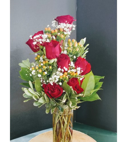 Ornament en Rose. An arrangement by Pandora's Posies.