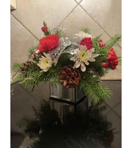 "Make at Home" Christmas Centerpiece with mirror container