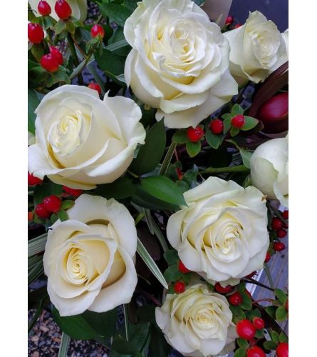 UPSCALE WHITE ROSES