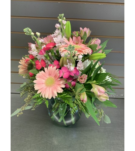 Friday delight. An arrangement by DMP Flowers and Gifts.