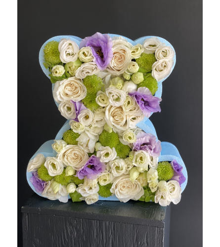 Flower Blue Bear. An arrangement by Lux Flower Box.