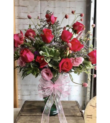 Kelly Ann’s Pink paradise - Deluxe. An arrangement by Kelly Ann's Floral.