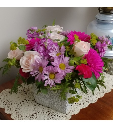 Spring Kisses - Deluxe. An arrangement by Pandora's Posies.