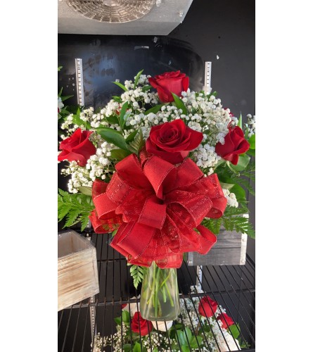 Classic red roses arrangement