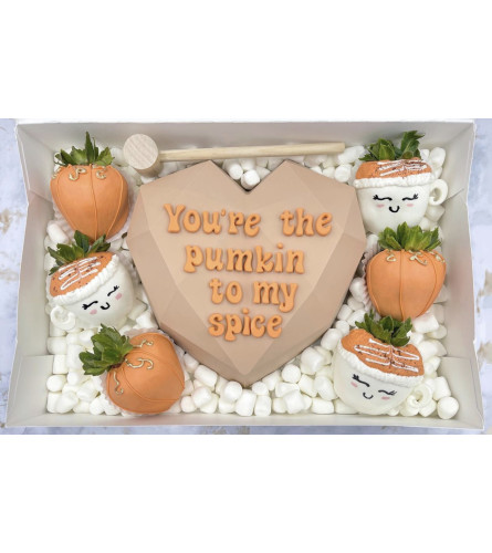 Pumkin spice. An arrangement by The Paradise Of Flowers.