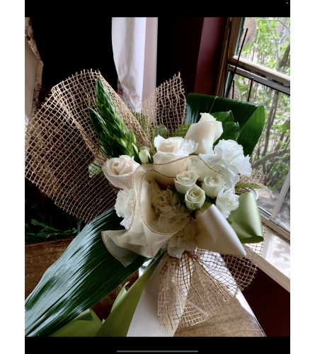 English Garden Tea. An arrangement by Silver Rose Emotions.