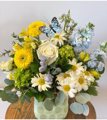 Polka Dot Green. An arrangement by Linda's Floral Designs.
