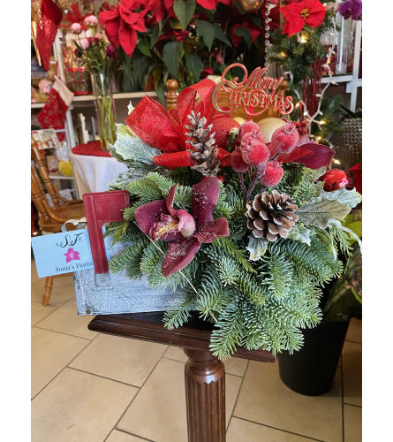 Christmas Mailbox. An arrangement by Sonia's Florist.