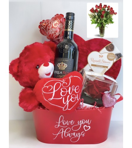 Valentine's Gift Basket Combo - Deluxe. An arrangement by The Paradise Of Flowers.