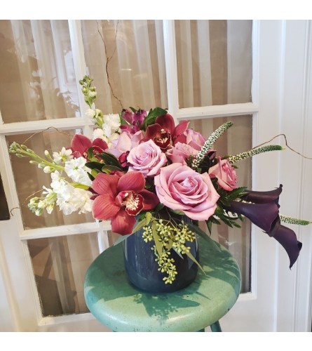 Patrician Design - Deluxe. An arrangement by Avenue Florist.
