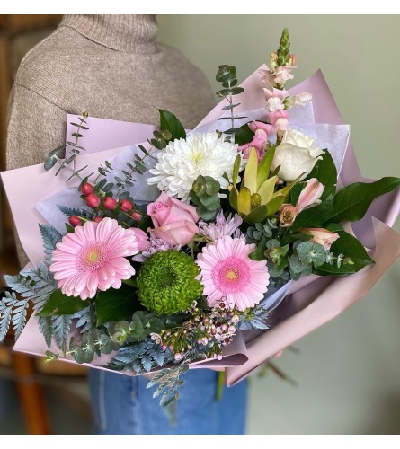 FANCY WRAPPED HAND-TIED BOUQUET