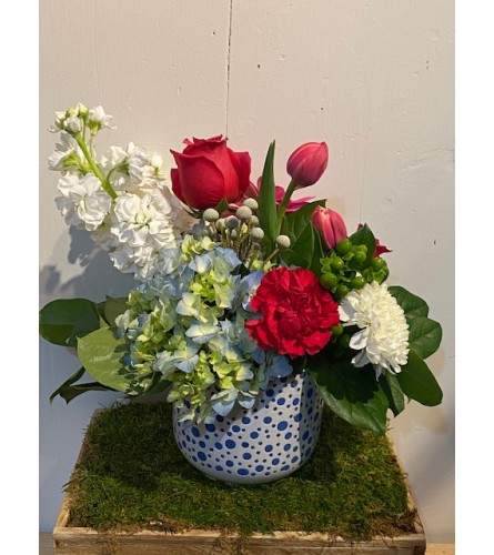 Happy Mother's Day Arrangement. An arrangement by Thompson's Full Bloom.